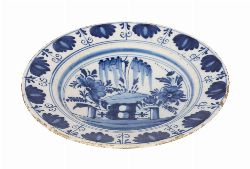 18TH CENTURY DELFTWARE PLATE