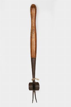 EARLY 20TH-CENTURY VINTAGE DAISY GRUBBER