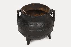19TH-CENTURY PORRIDGE SKILLET POT