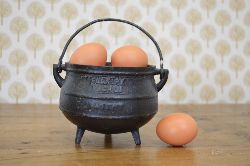 19TH-CENTURY FALKIRK EGG SKILLET POT