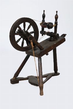 19TH-CENTURY IRISH SPINNING WHEEL