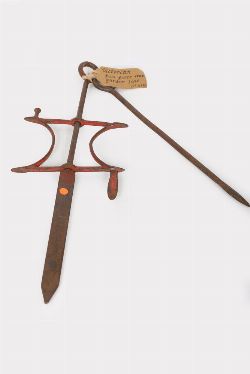 VICTORIAN TWO-PIECE IRON GARDEN LINE