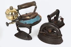 ANTIQUE CAST IRON AND METAL FLAT IRONS