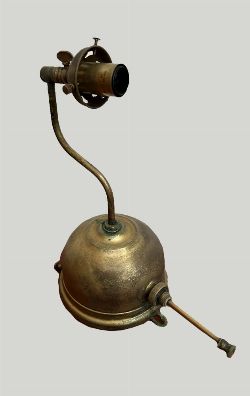 WALL-MOUNTED TILLEY LAMP