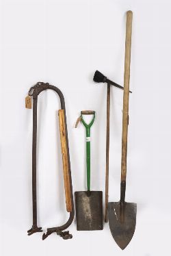 COLLECTION OF VINTAGE TOOLS