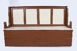 19TH-CENTURY PAINTED SETTLE BED