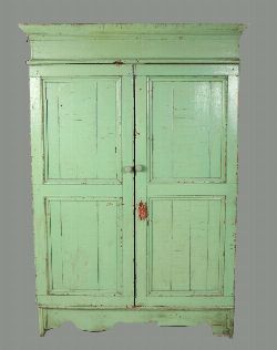 EARLY 19TH-CENTURY IRISH VERNACULAR PAINTED PINE SETTLE PRESS