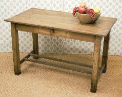 GEORGIAN PINE KITCHEN TABLE