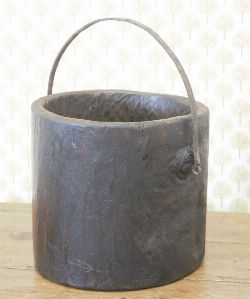 LARGE EARLY DUG OUT VESSEL