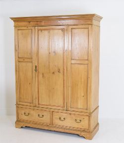 19TH-CENTURY PINE WARDROBE