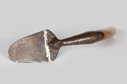 RARE VINTAGE STRAWBERRY SPADE