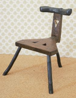 19TH-CENTURY ASH THREE-LEG HEDGE CHAIR