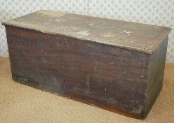 LARGE 19TH-CENTURY PINE TRUNK / COFFEE TABLE