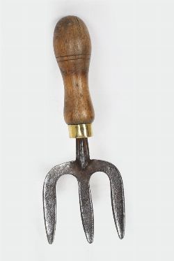SMALL VINTAGE HAND FORK