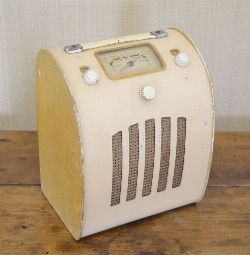 VINTAGE BAKELITE RADIO