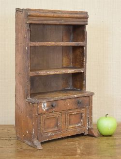 GEORGIAN PINE MODEL OF AN IRISH KITCHEN DRESSER