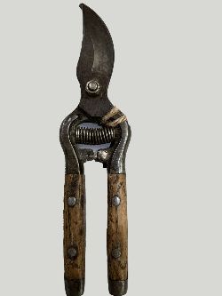 PAIR OF VINTAGE SECATEURS