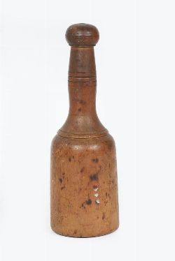 18TH-CENTURY TURNED WOOD MALLET
