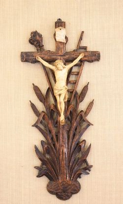 EXCEPTIONAL QUALITY CARVED WOOD CRUCIFIX