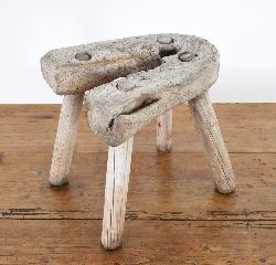 18TH-CENTURY ELM CHILD'S TRAINING STOOL
