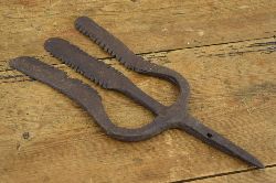 19TH-CENTURY IRON EEL FORK
