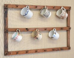 19TH-CENTURY PINE WALL-MOUNTED MUG RACK