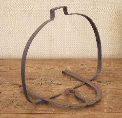 19TH-CENTURY IRON BREAD GRIDDLE