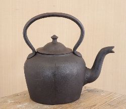 19TH-CENTURY METAL KETTLE
