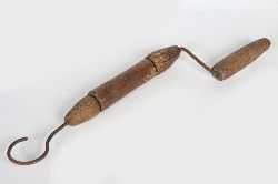 PINE AND METAL ROPE TWISTER