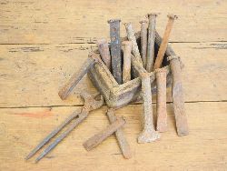 COLLECTION OF STONE MASON'S TOOLS IN BOX