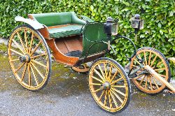 FOUR-WHEEL ESTATE GOVERNESS HORSE-DRAWN CARRIAGE