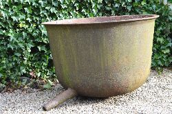 LARGE CAST IRON FAMINE POT WITH POURING SPOUT