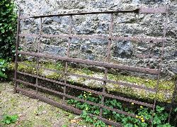 19TH-CENTURY IRISH FORGED WROUGHT IRON SEVEN-BAR FARM GATE