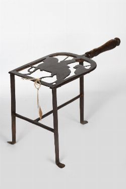 GEORGIAN FORGED IRON KETTLE STAND
