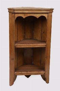19TH-CENTURY PINE HANGING CORNER CABINET