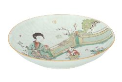18TH-CENTURY CHINESE FAMILLE VERT LADY AND BOYS DISH