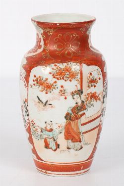 JAPANESE KUTANI STYLE PORCELAIN VASE, EARLY 20TH CENTURY