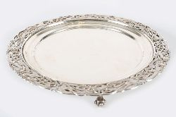 IRISH STERLING SILVER COMMEMORATIVE TRAY WITH CELTIC BORDER, DUBLIN 1965 - 1966
