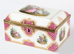 19TH-CENTURY SEVRES STYLE PORCELAIN JEWELLERY CASKET