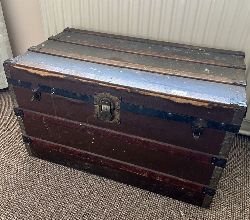 19TH-CENTURY ELM BLANKET CHEST