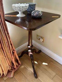 REGENCY STYLE TRIPOD TABLE, 19TH CENTURY