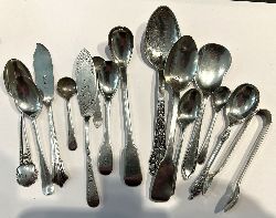 MIXED LOT OF ANTIQUE AND VINTAGE SILVER SPOONS AND FLATWARE