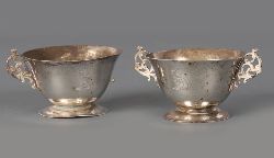 PAIR OF CRESTED VICTORIAN STERLING SILVER SALT CELLARS, LONDON 1895