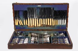LARGE 76 PIECE CANTEEN OF SILVER PLATE CUTLERY