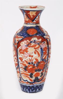CHINESE IMARI-STYLE VASE, EARLY 20TH CENTURY