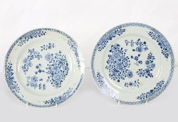PAIR OF CHINESE BLUE AND WHITE EXPORT PLATES