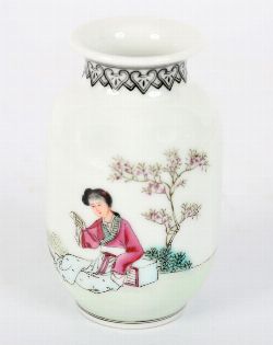 CHINESE PORCELAIN VASE WITH QIANLONG MARK