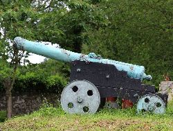 LARGE DECORATIVE BRONZE-PATINATED GARDEN CANNON