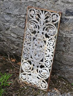 19TH-CENTURY CAST IRON GRILL