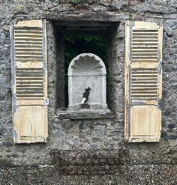 PR 19TH-CENTURY CREAM PAINTED WINDOW SHUTTERS